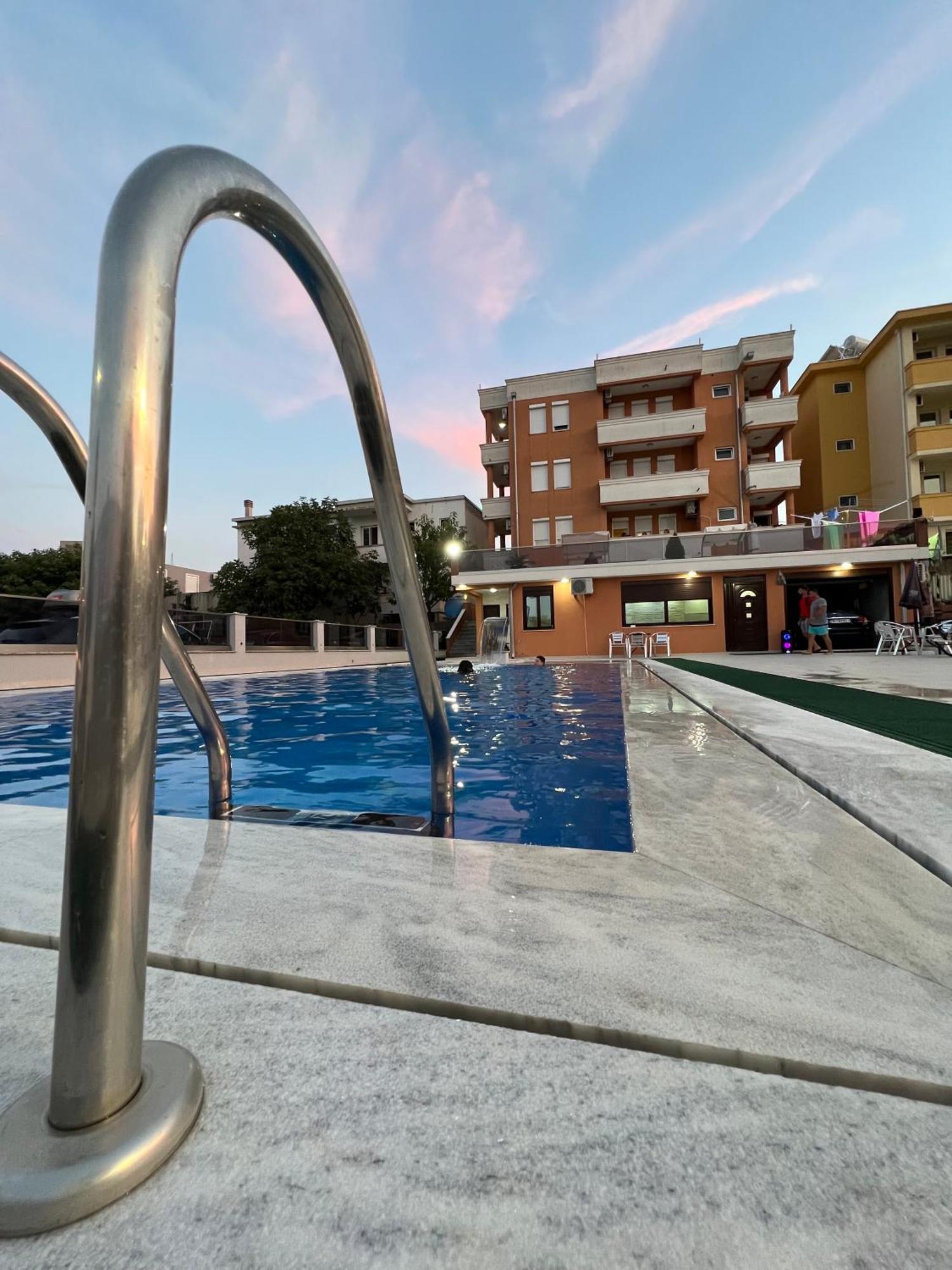 Apartments Zalli ウルツィニ エクステリア 写真