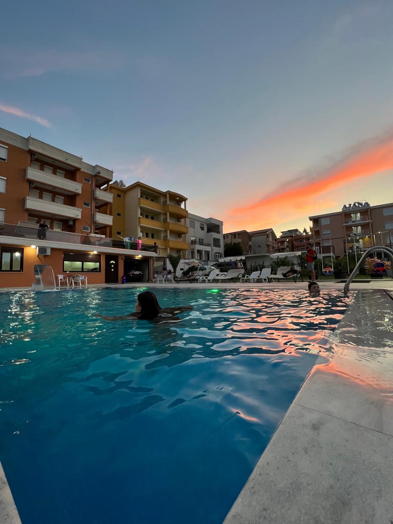 Apartments Zalli ウルツィニ エクステリア 写真