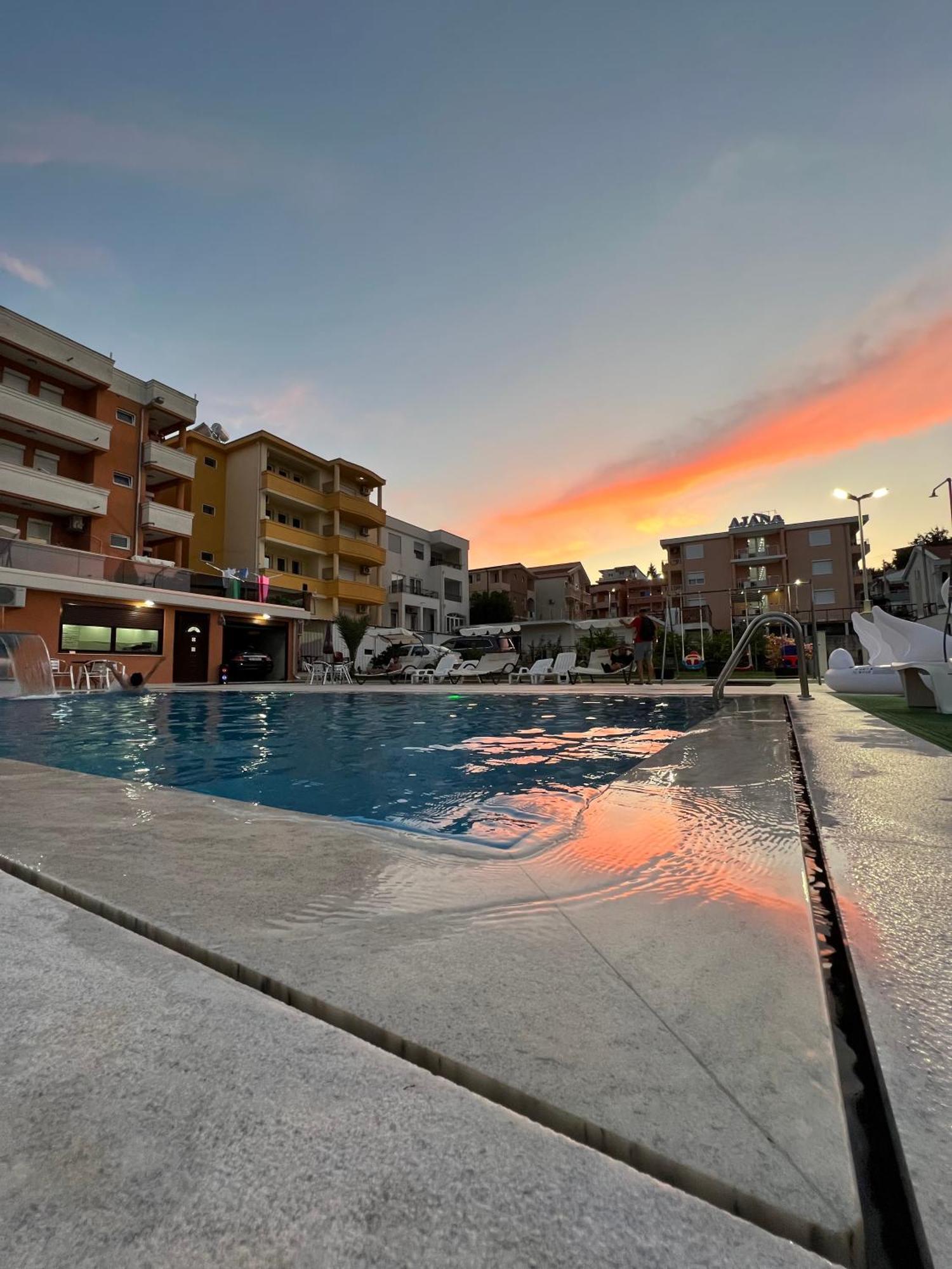 Apartments Zalli ウルツィニ エクステリア 写真