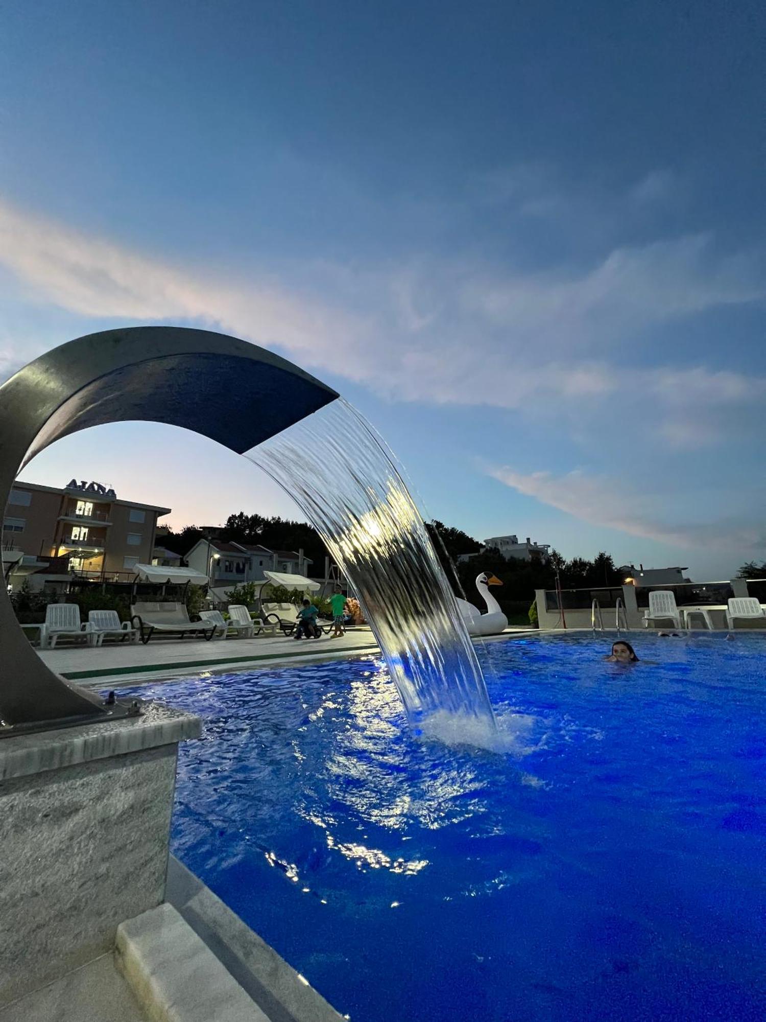 Apartments Zalli ウルツィニ エクステリア 写真