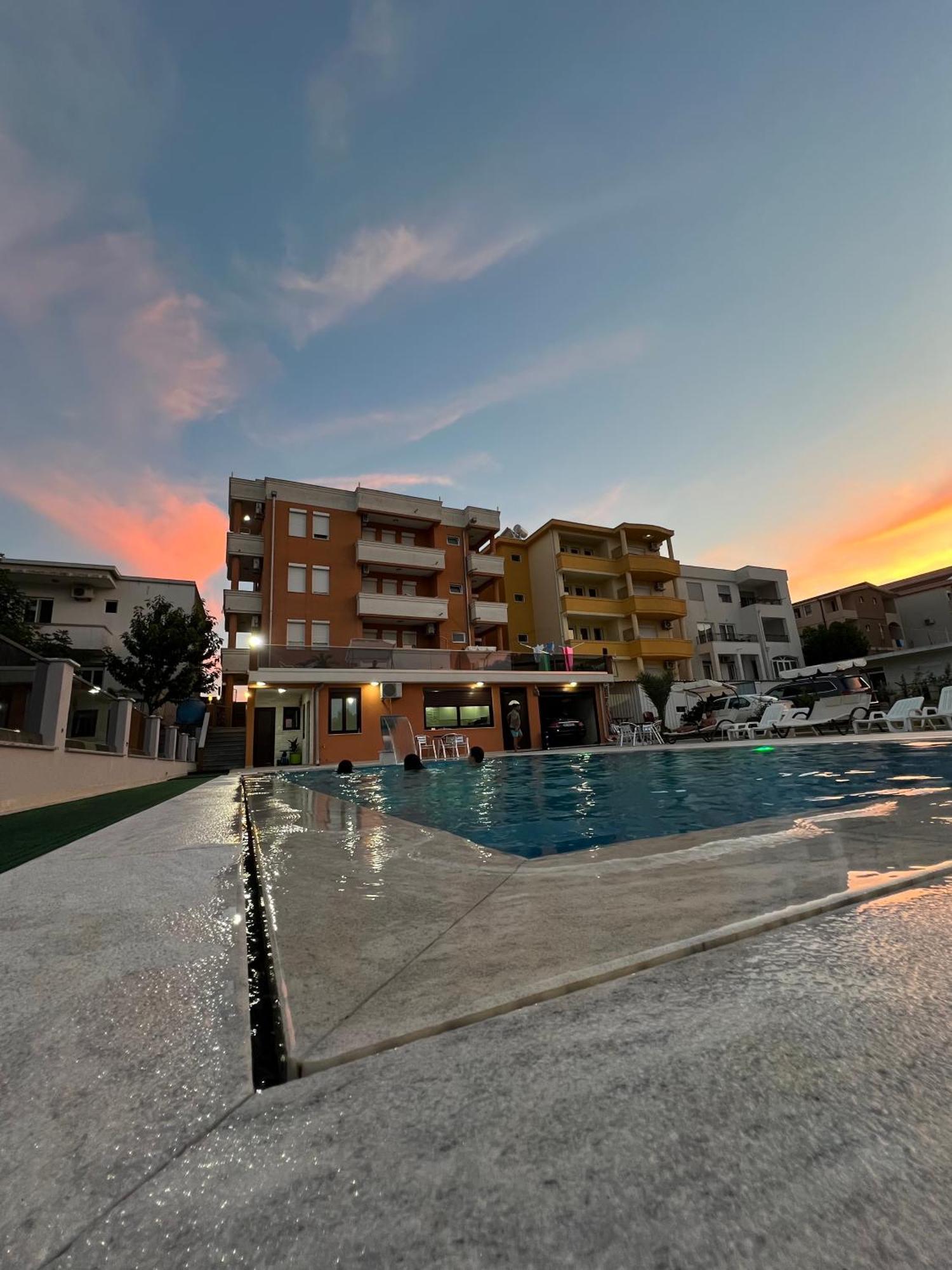 Apartments Zalli ウルツィニ エクステリア 写真