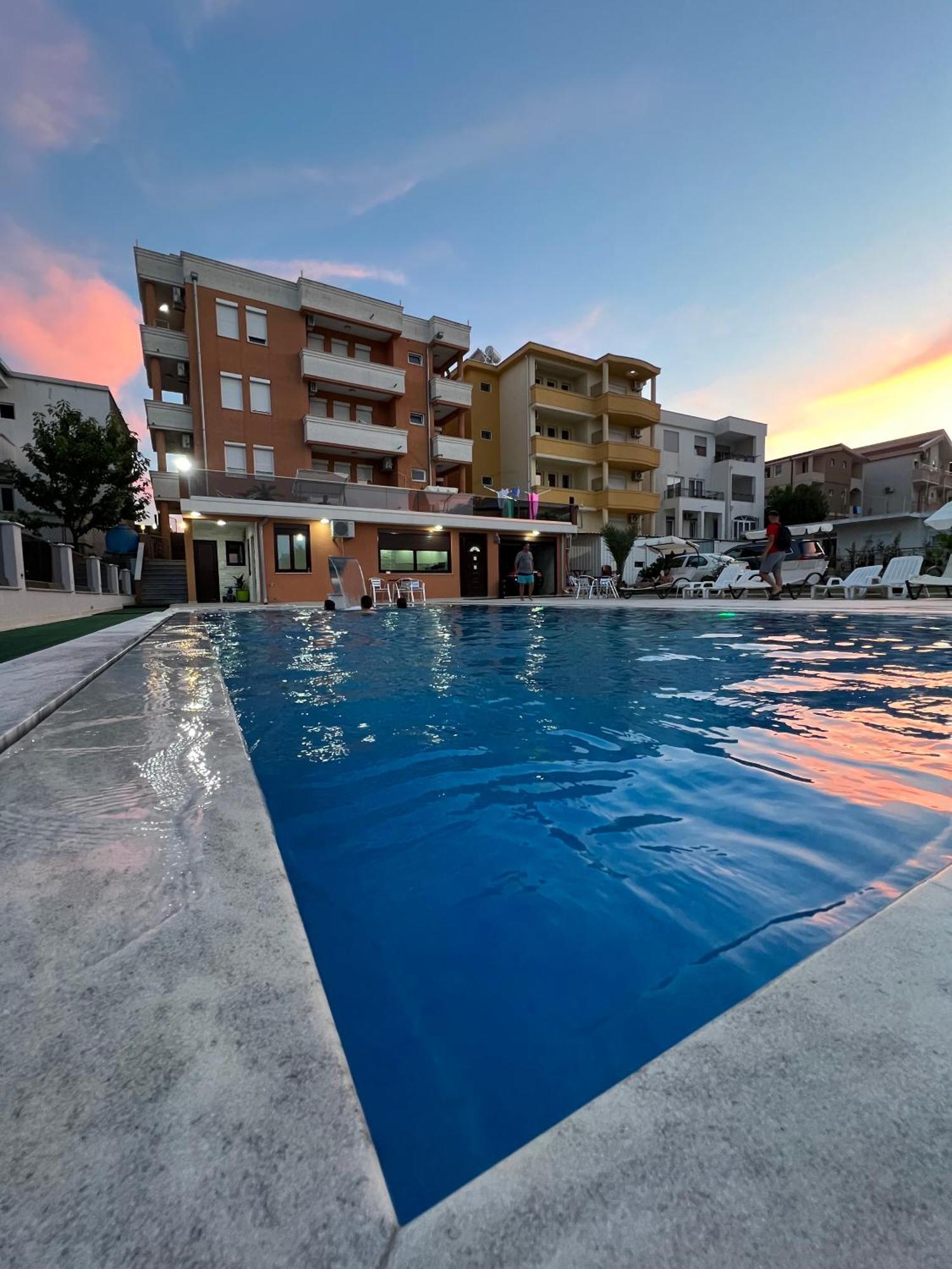 Apartments Zalli ウルツィニ エクステリア 写真