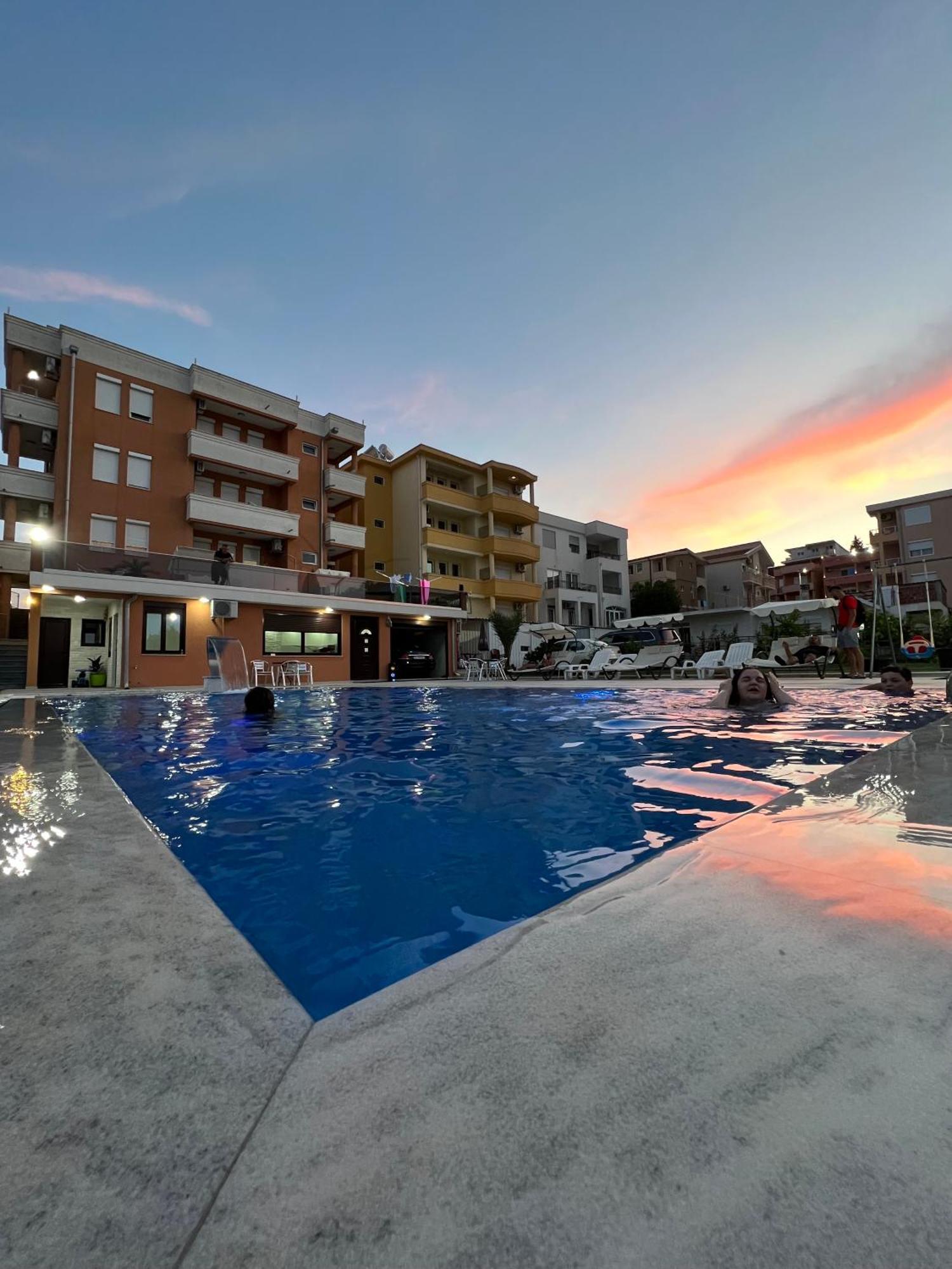 Apartments Zalli ウルツィニ エクステリア 写真