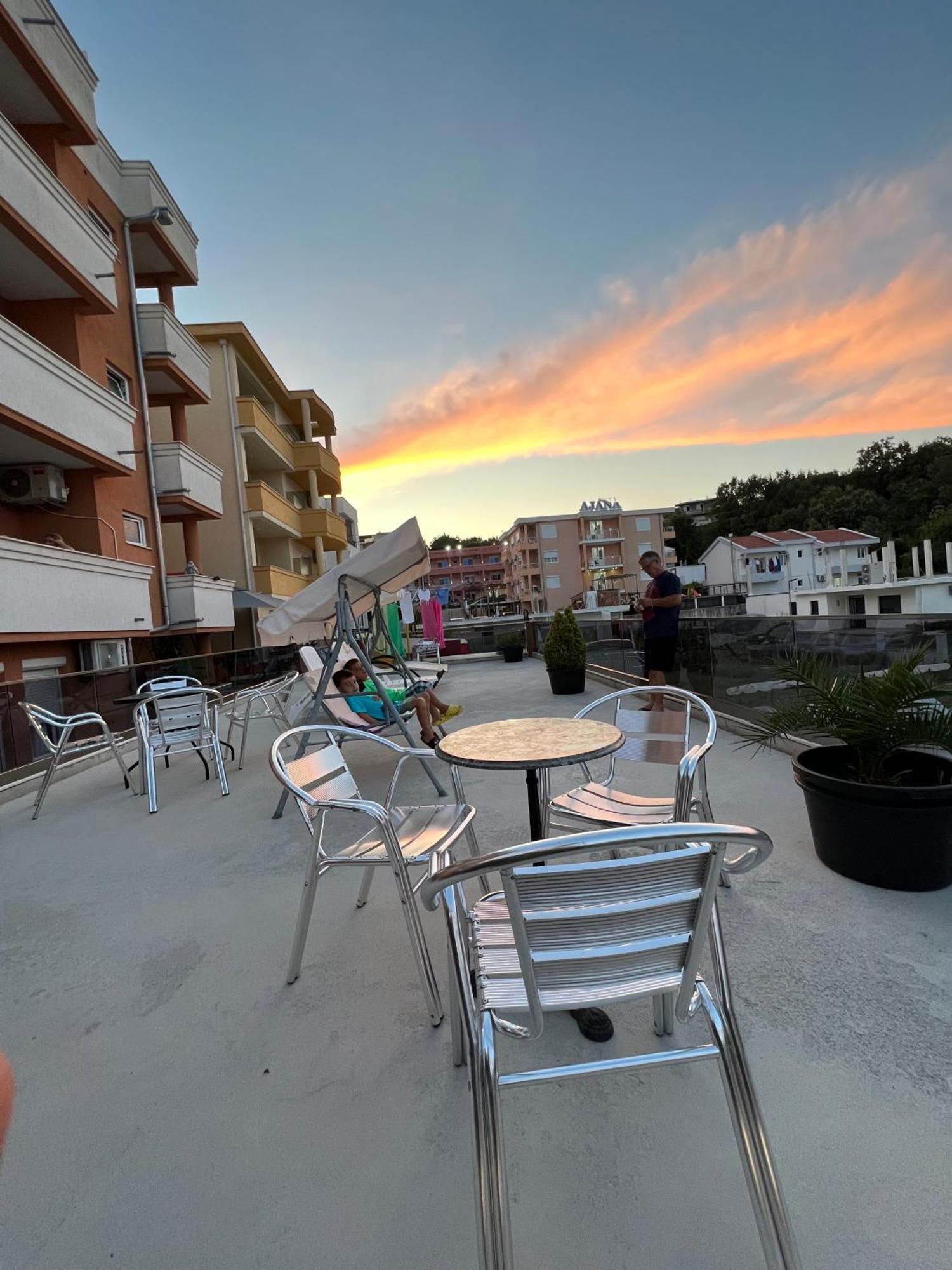 Apartments Zalli ウルツィニ エクステリア 写真